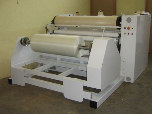 Rolling machine for fiber glass fabrics