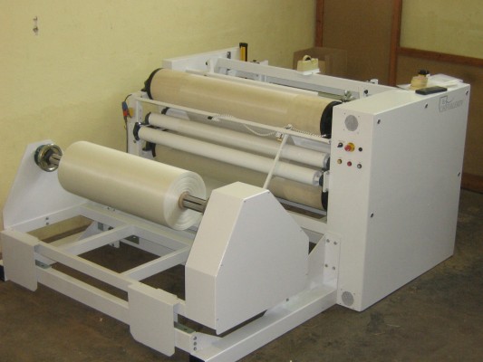 Rolling machine for fiber glass fabrics