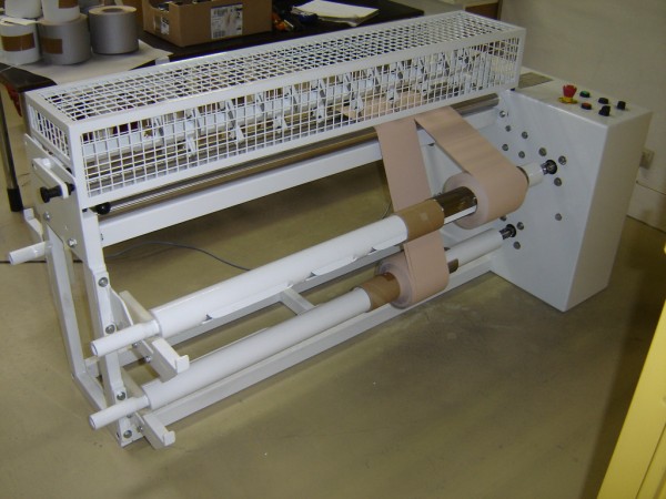 Small cutting machine for technical fabrics