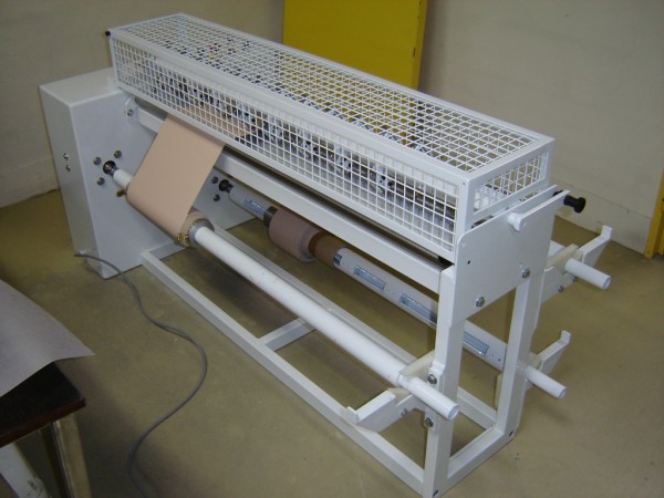 Small cutting machine for technical fabrics