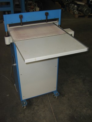 Sample cutting machine