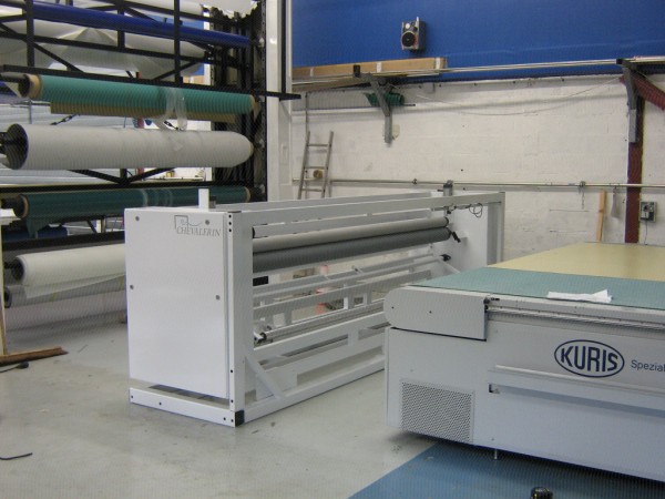 Unrolling machine for very heavy rolls