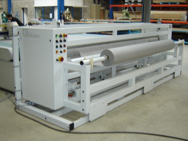 Unrolling machine for very heavy rolls