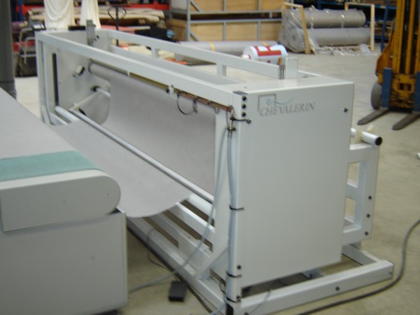 Unrolling machine for very heavy rolls