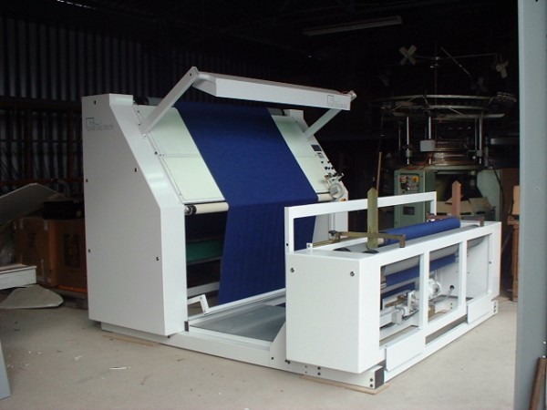 Inspection machine with rolling behind the operator