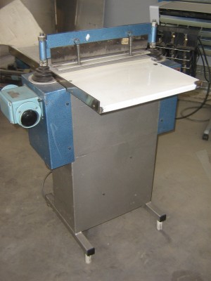 Cutting machine for samples